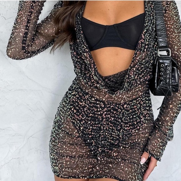 White Fox NWT City Dreaming Long Sleeve Sequin Deep Cut Mini Dress Size XS - Picture 1 of 8
